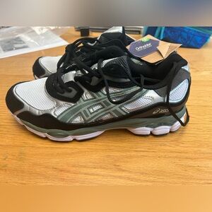 ASICS Men’s Gel NYC- Running Shoes NWT